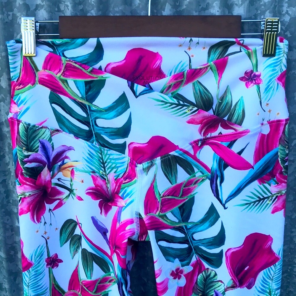EVCR / Evolution and Creation Crossover Capri Legging